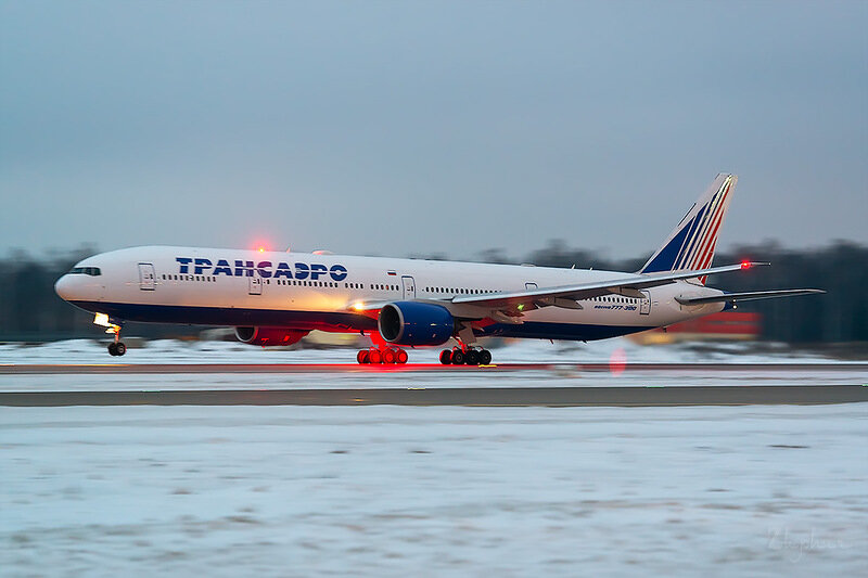 Boeing 777-312 (EI-UNN) Трансаэро
