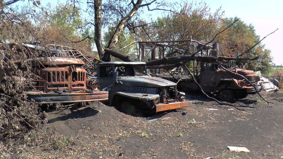 Удар под иловайском. Уничтоженная техника в Иловайске. Иловайский котел танки.