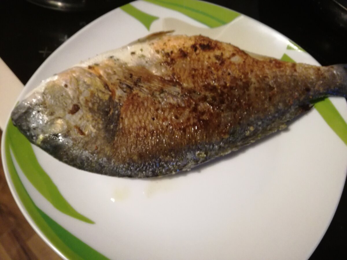 Не у каждого получается вкусно пожарить рыбу, а все потому, что тут есть определенные секреты. Сейчас я поделюсь с вами особенностями приготовления вкусной жареной рыбы.