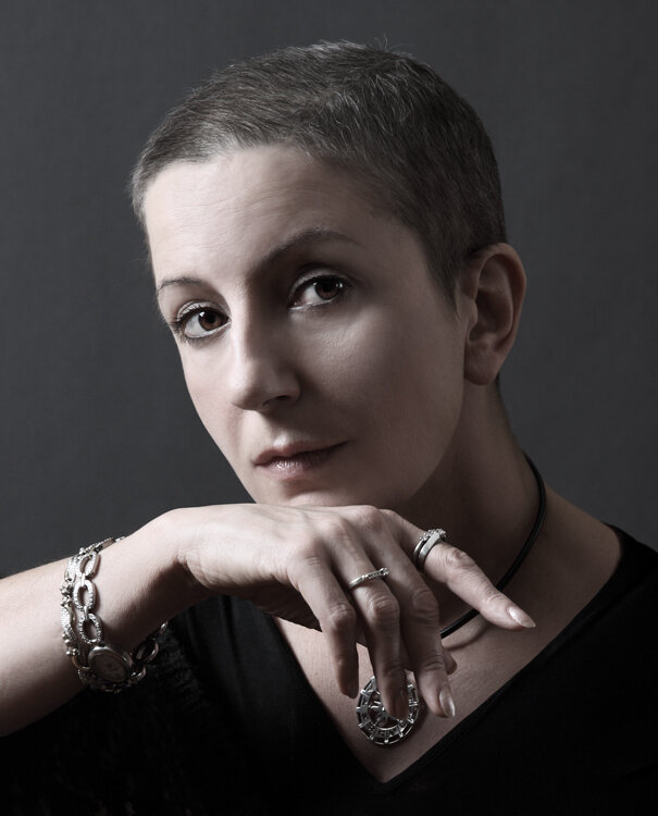 Ольга Григорьевна Жукова (псевдоним – Алёна Жукова). Писатель, сценарист, кинокритик. Член Московского Отделения Союза Писателей России. Член Союза Писателей XXI века. Член Союза Кинематографистов Украины. Вице-президент, программный директор Фестиваля Российского Кино в Канаде – Toronto Russian Film Festival (TRFF), программный директор Дней Канадского Кино в Москве «Канадская Мозаика» 2009, главный редактор литературно-художественного журнала «Новый Свет». Родилась в Одессе, работала на Одесской киностудии музыкальным редактором, редактором, членом сценарной коллегии и главным редактором Творческого Объединения «Аркадия». В 1994 году эмигрировала в Канаду. Живет в Торонто. На протяжении почти двадцати лет жизни в эмиграции  занимается развитием культурных связей между Канадой и Россией.