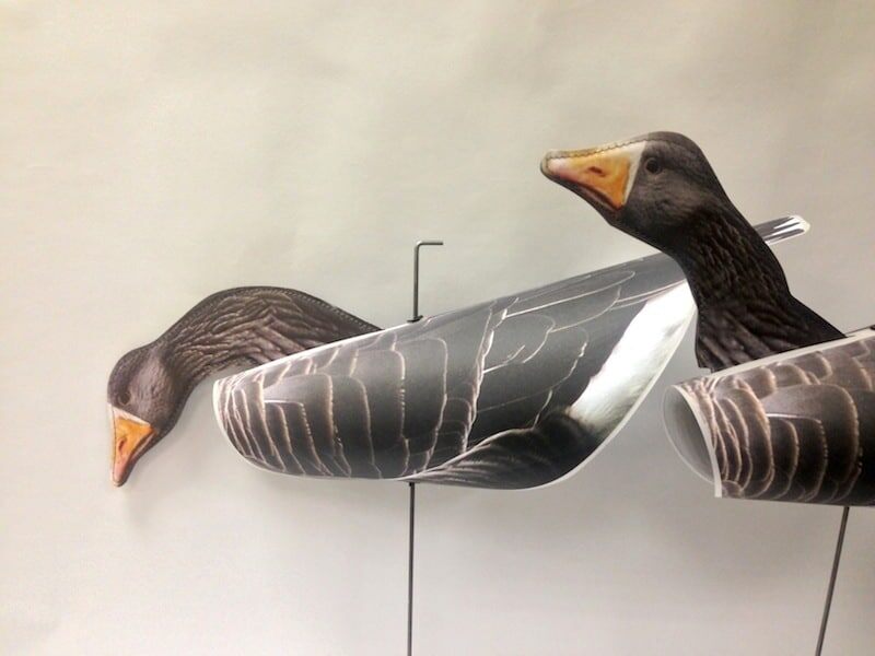 Чучела гусей, сделанные из фанеры
