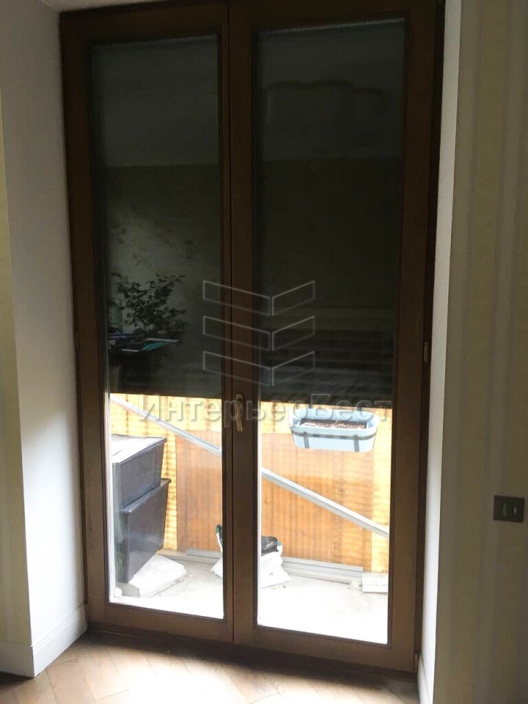 Рольставни защищают от света лучше, чем рулонные жалюзи