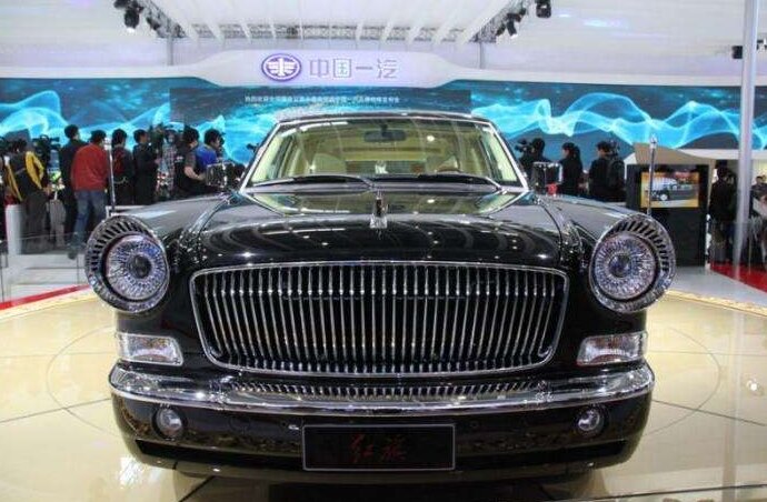 Сбоку это Rolls-Royce Phantom, сзади – классический Cadillac Eldorado, спереди – ГАЗ-21 «Волга», а все вместе это FAW HongQi HQE – автомобиль, созданный для генерального секретаря КНР.