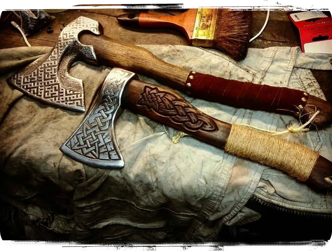 красивый топор. топор. топорище викингов. топорище для топора. фото красивых топоров.