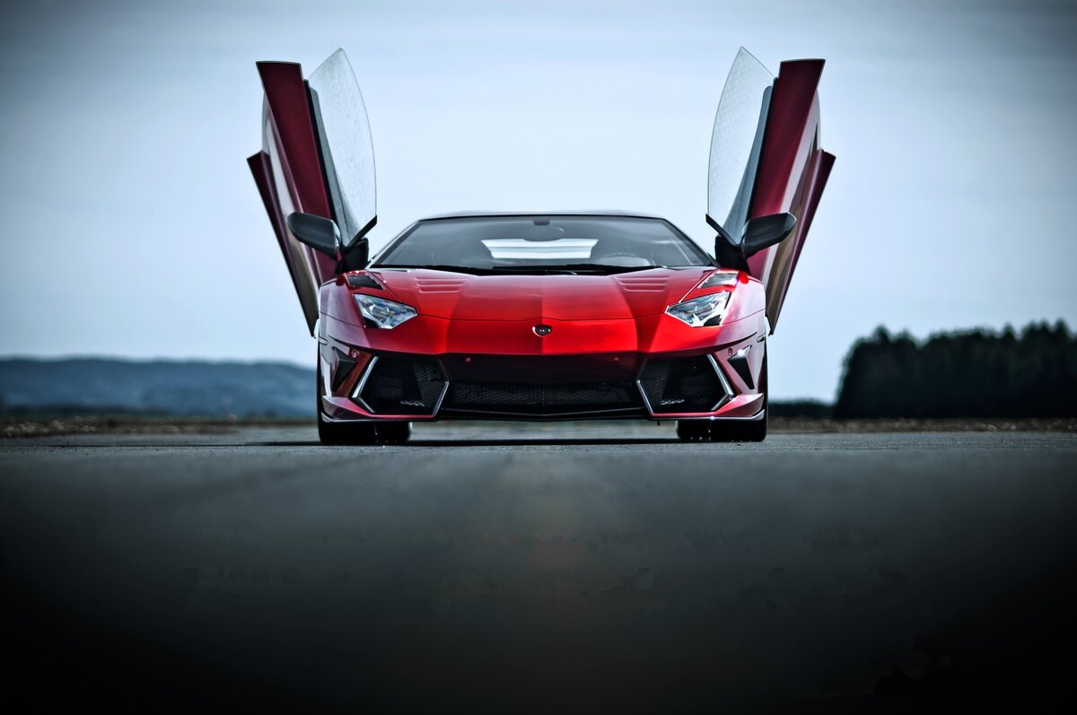 Lamborghini Aventador красный