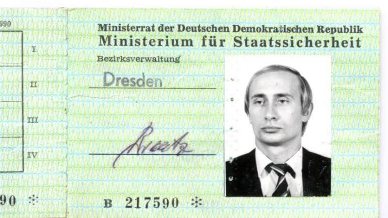 Немецкая газета Bild опубликовала фотографию пропуска Владимира Путина в Штази. Был ли Путин немецким шпионом? И чем он занимался во время работы в ГДР?