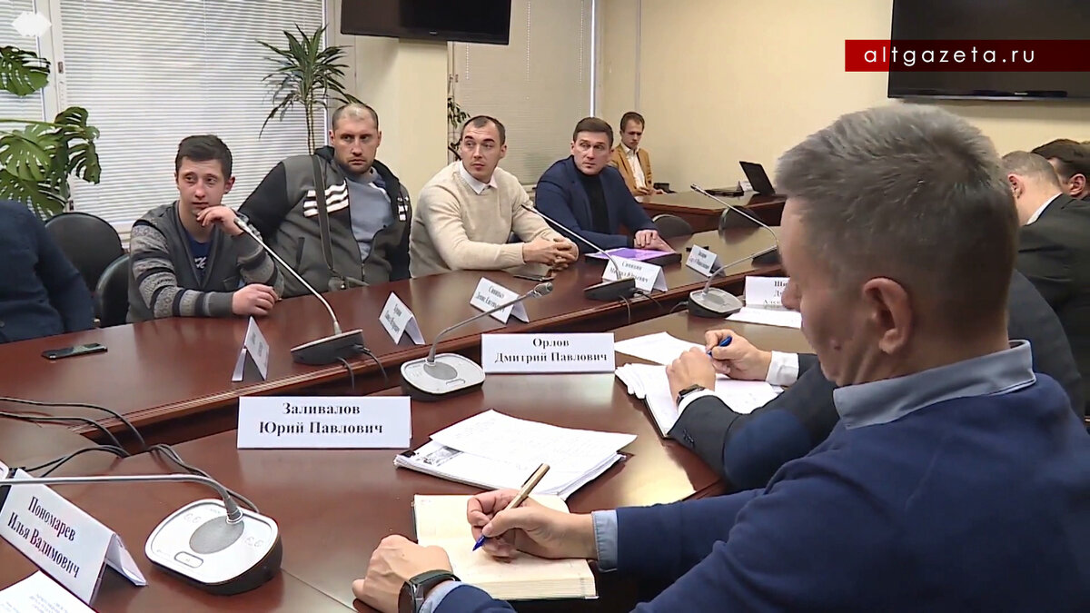 Рабочие ООО "Москапстроя" в Госдуме на заседании комиссии Дениса Кравченко