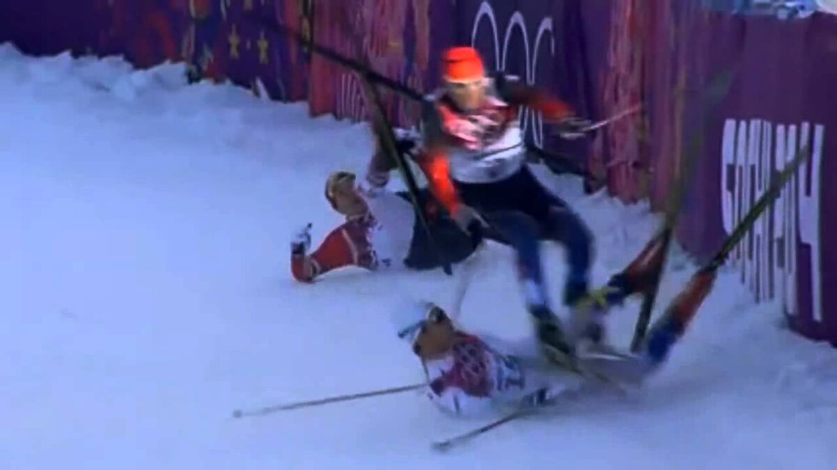 Такие кадры украшают лыжный спорт... Опасный сочинский спуск не щадил никого