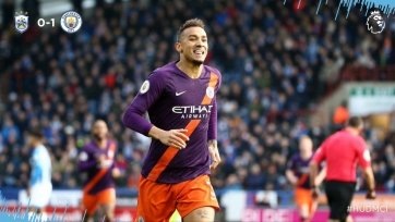 Фото: twitter.com/mancityВ эти минуты «Манчестер Сити» проводит поединок 23-го тура против «Хаддерсфилда» и ведет со счетом 1:0. Единственный результативный удар на 17-й минуте нанес бразилец Данило Да Сильва.
