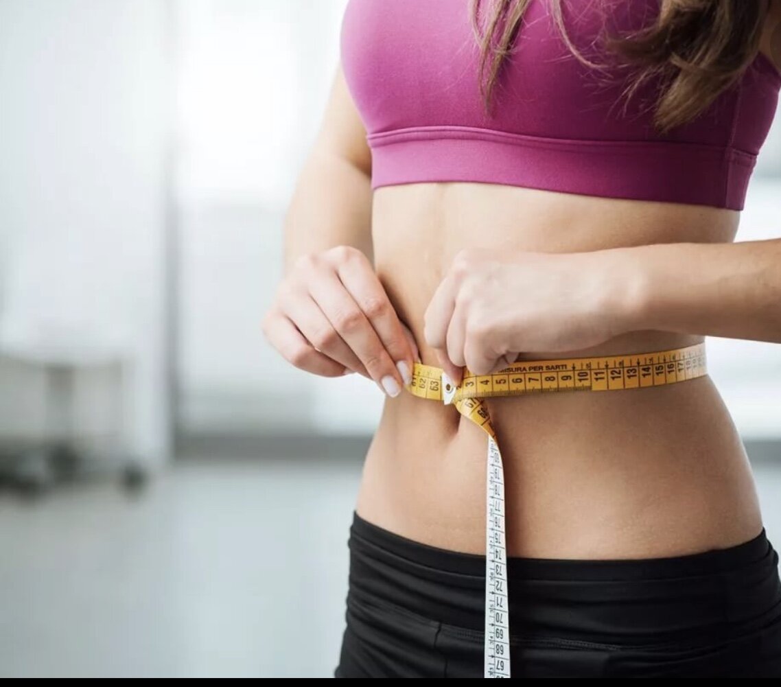 Сегодня 26.03.2019 г. Встала на весы и чуть с них не упала, 65,4 кг, при росте 159 см.. за 3 месяца я набрала + 5 кг, но я позволяла себе абсолютно все: мучное, сладкое, алкоголь и все в большом количестве. Хочу сразу уточнить, что перед этим конкретным «зажором» продолжением в 2 месяца, я сидела на строгой диете «без соли и сахара» 6 месяцев! И благодаря этому я снизила вес после летнего отпуска на 12 кг! С 69 кг до 57 Это был действительно результат! До этого, в своей жизни я уже сталкивалась с проблемой лишнего веса, и сколько себя помню - вечно с ним боролась. И надо сказать в большинстве случаев - успешно, благодаря своей «силе воли». Но вот мне 36 лет, и если ранее, стоило чуть урезать калораж своего рациона, сразу появлялись результаты: -1 кг..-3 кг. Теперь все по-другому.. Возраст, более замедленный обмен веществ и простое урезание калорий, почему- то уже так не работает. Вернее работает, но в моем случае - медленнее. С сегодняшнего дня, я решила снова начать снижать вес, планирую снизить на 10 кг. Присоединяйтесь :)