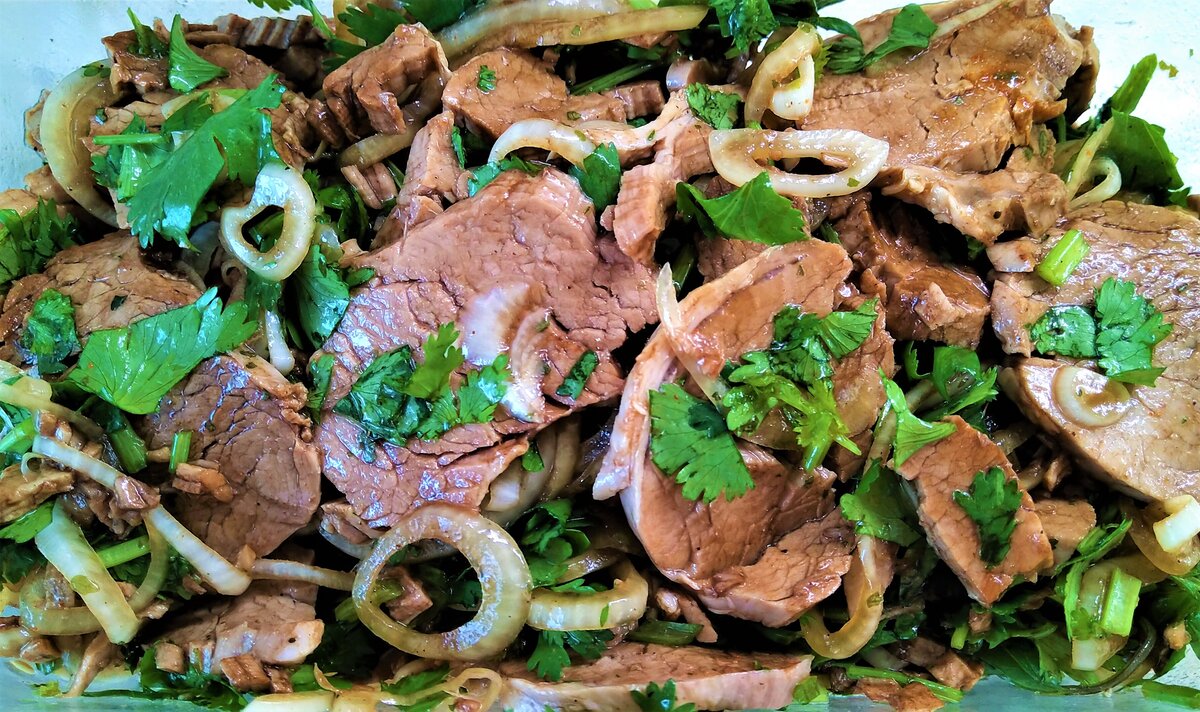 Салат с шашлыком из свинины рецепт с фото