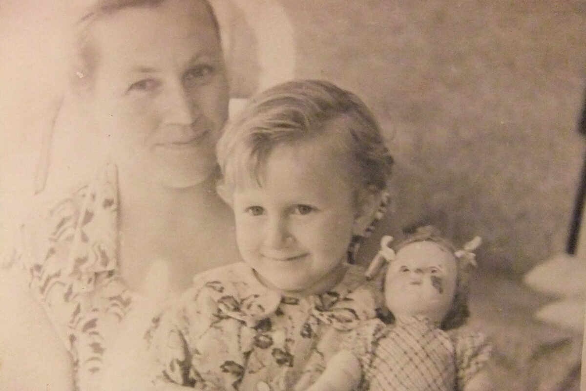 Моя любимая фотография: я с мамой.