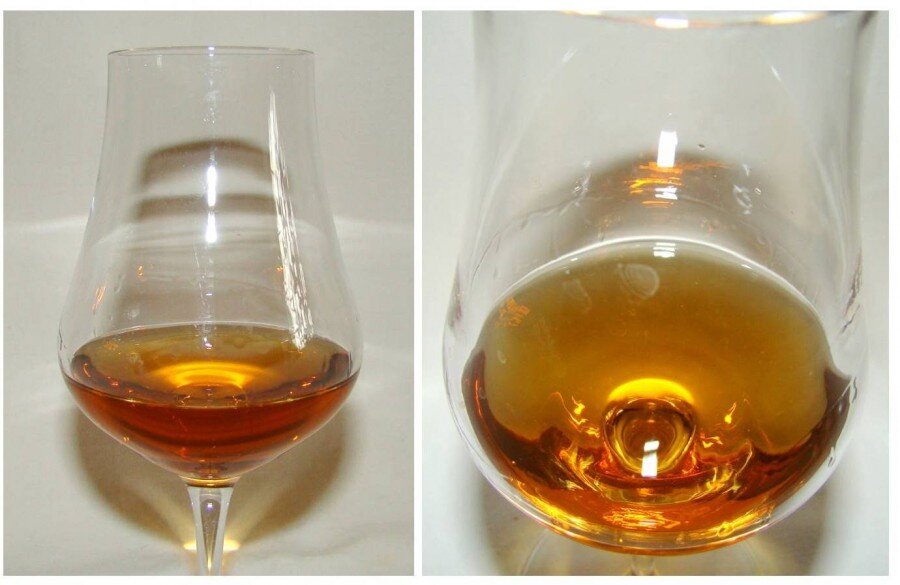 
Напиток: золотисто-янтарного цвета с легкими медными тонами. Ножки ровные, медленные, редкие, неравномерные, с неспешным образованием отдельных стойких капель (1). 