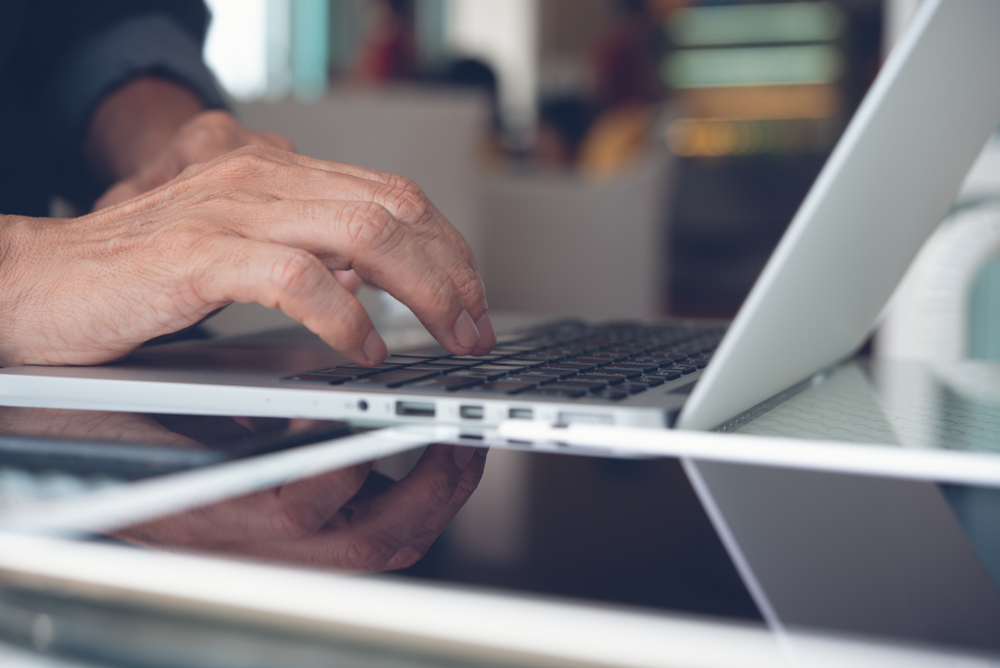 В интернете очень много денег.