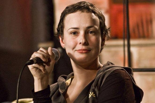 7августа у Юлии Чичериной день рождения - у женщины, поющей защитникам прямо на поле боя