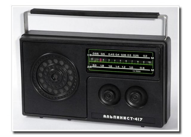 
 Переносной радиоприёмник «Альпинист-417». Принимал только дальние и средние волны (СВ и ДВ — диапазон)