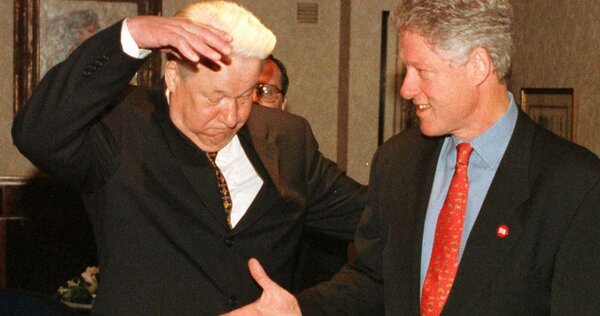 Ельцин и друг Билл. Источник: http://risovach.ru
