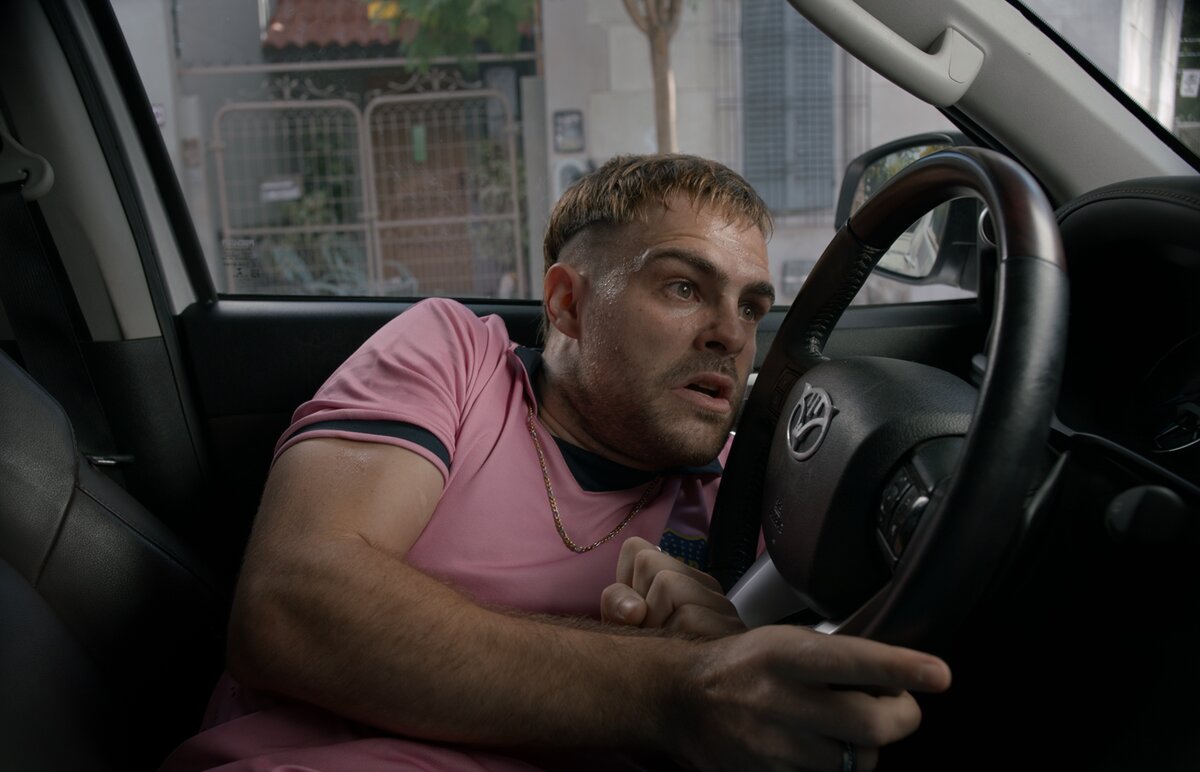 Палево! Какой триллерный сюжет обходится без него! Один ныкается, другой палит… таков непреложный закон жанра. Триллер без палева, это как жизнь без любви...