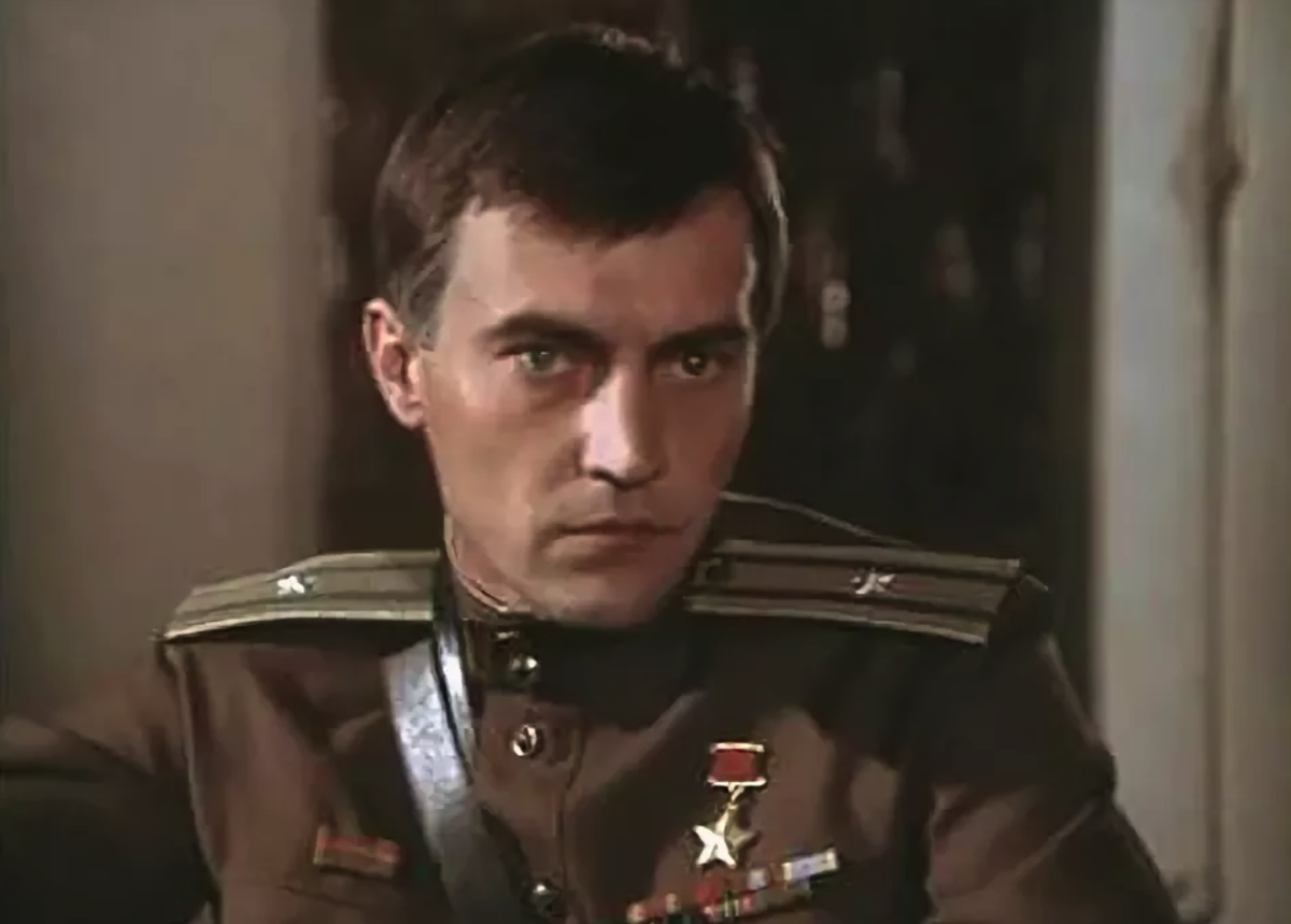 Дмитрий Матвеев в образе майора Сушенцова