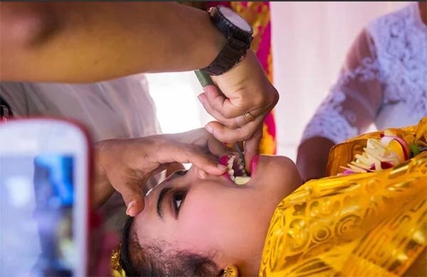 Подпиливание зубов у юношей и девушек, Индия. Источник изображения: Яндекс. Картинки