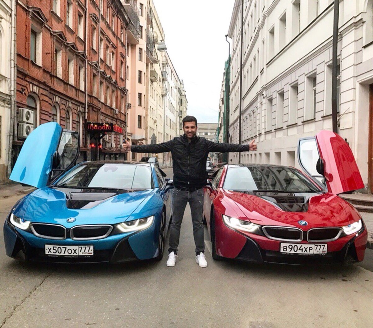 Авто блоггеры фото Отучился всего 3 класса в школе Владелец BMW i8 за 10 млн рублей.Дневник Хача Ам