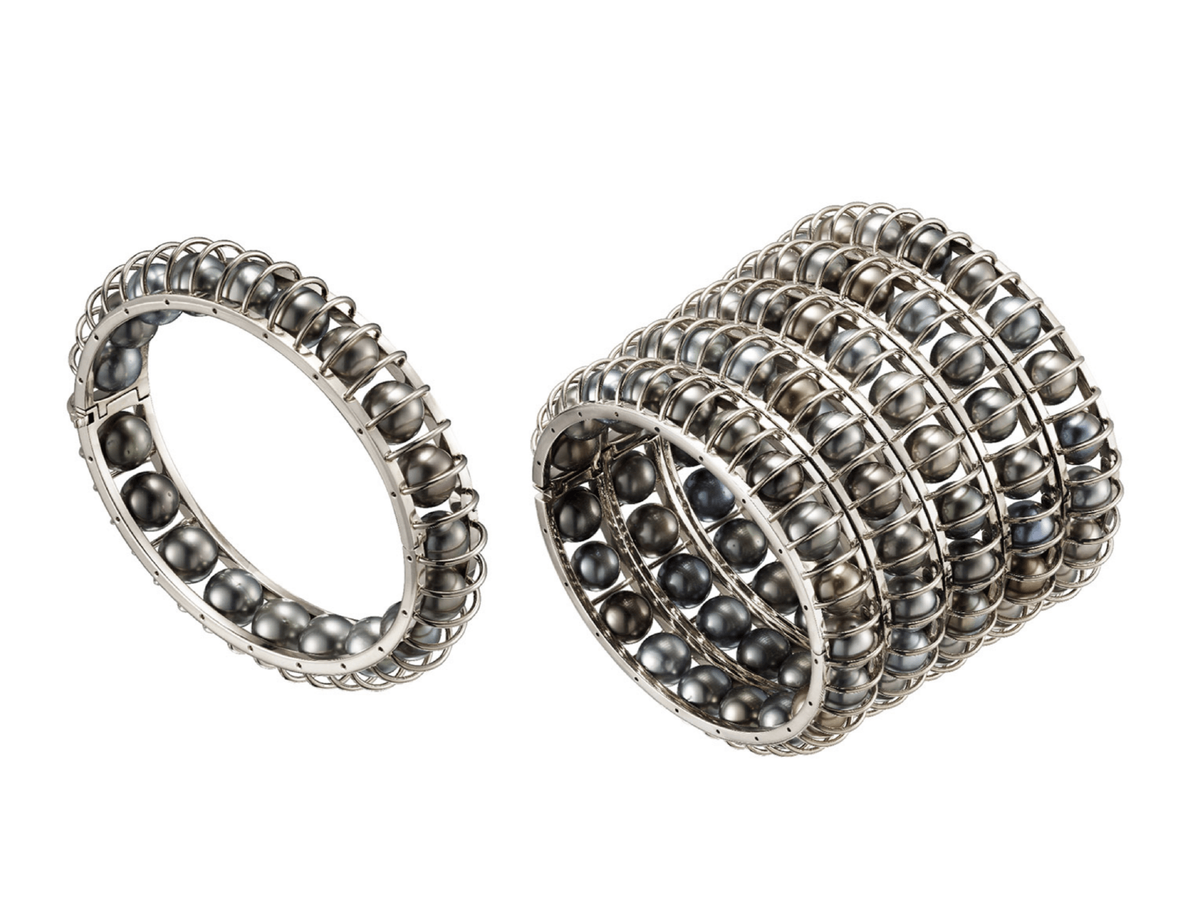 Браслет "Парад планет" от Cartier - жемчуг Таити, белое 18к золото. Источник фото: cartier.сom