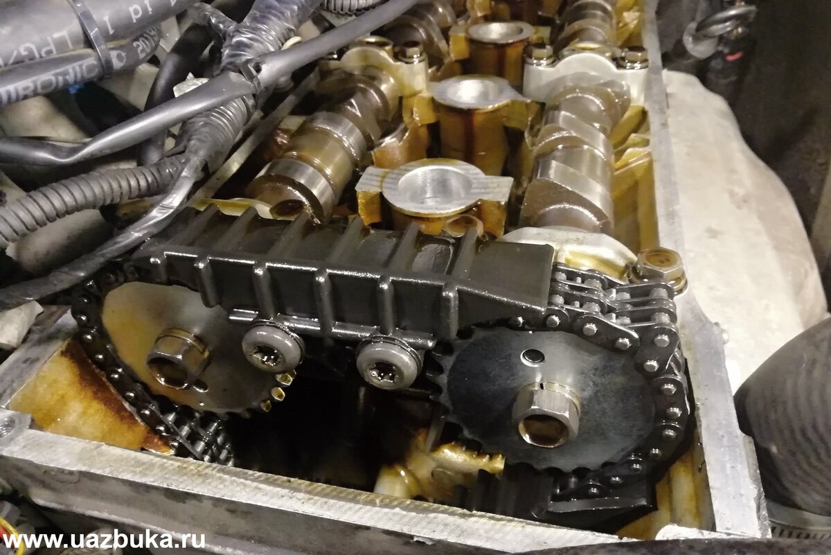 Сняли клапанную крышку