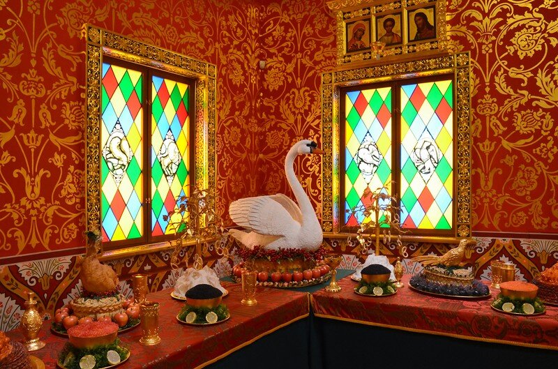 Да, еще и соседи пришли, гусем шикарным угостили.