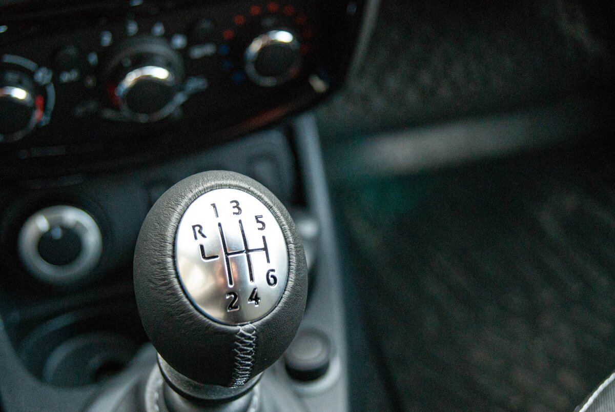 Кстати, Террано еще и на механике, так что в случае чего супруге было бы вдвойне тяжело на нем поехать