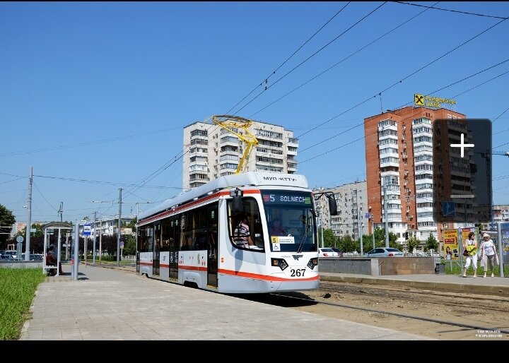 Трамвай в середине пути может поменять маршрут. 