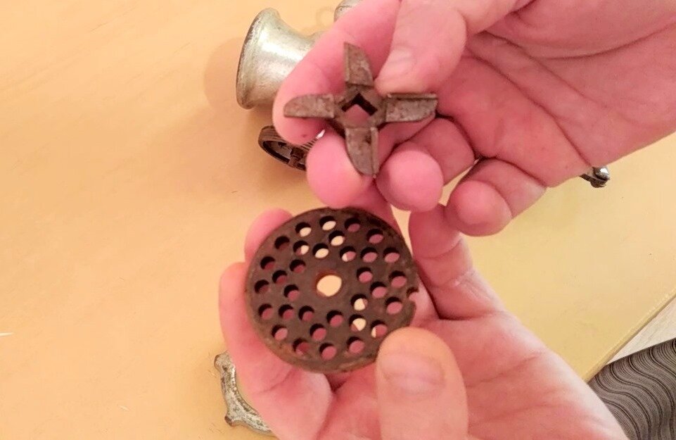 Фото 1. Нож и решетка после нескольких лет "отдыха".