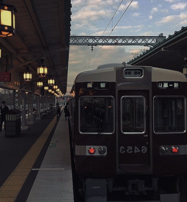 У каждого человека есть свои воспоминания. Некоторые из них остаются у нас в сердцах, а некоторые мы забываем. Иногда, по телу пробегает дрожь и возникает желание вернуть их. Но все хорошое когда-нибудь заканчивается. 
К примеру, этот день подошёл к концу, каким бы он не был, его больше не вернуть, он никогда не повторится... Он только останется в нашей памяти..