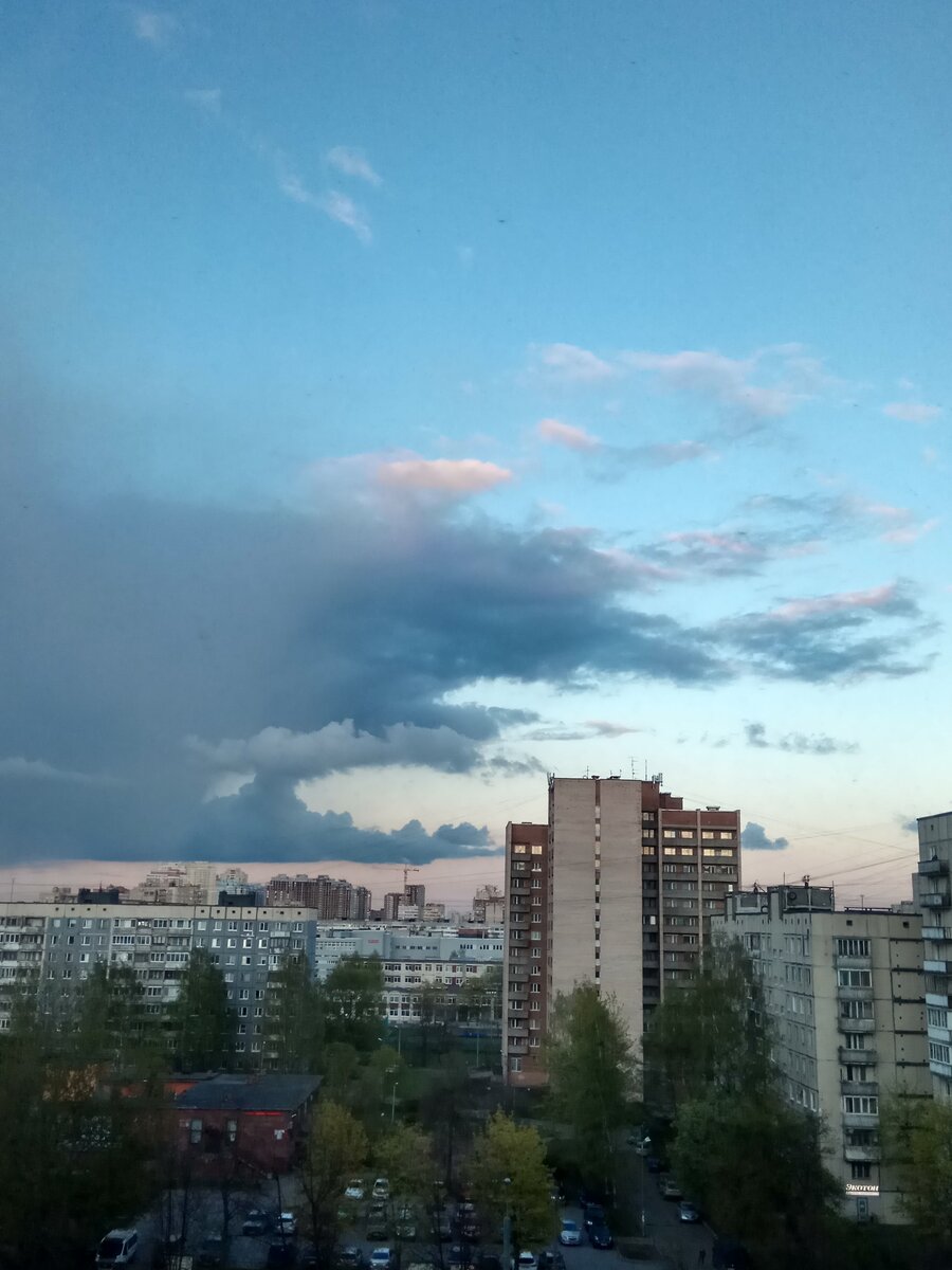 Как же классно... Красота свежести... После дождя... А небо какое...