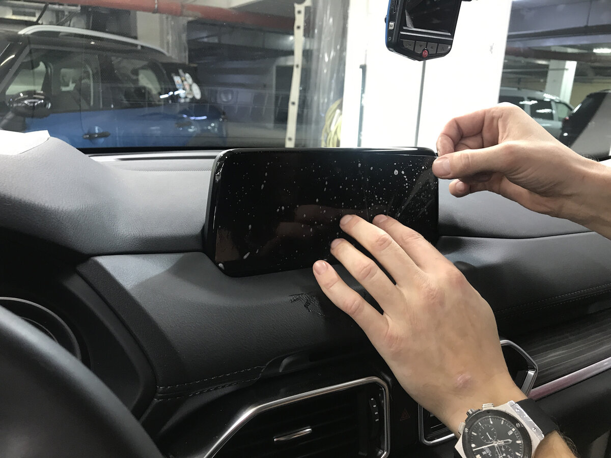 То самое чувство при снятии пленки с нового авто. Источник Яндекс картинки