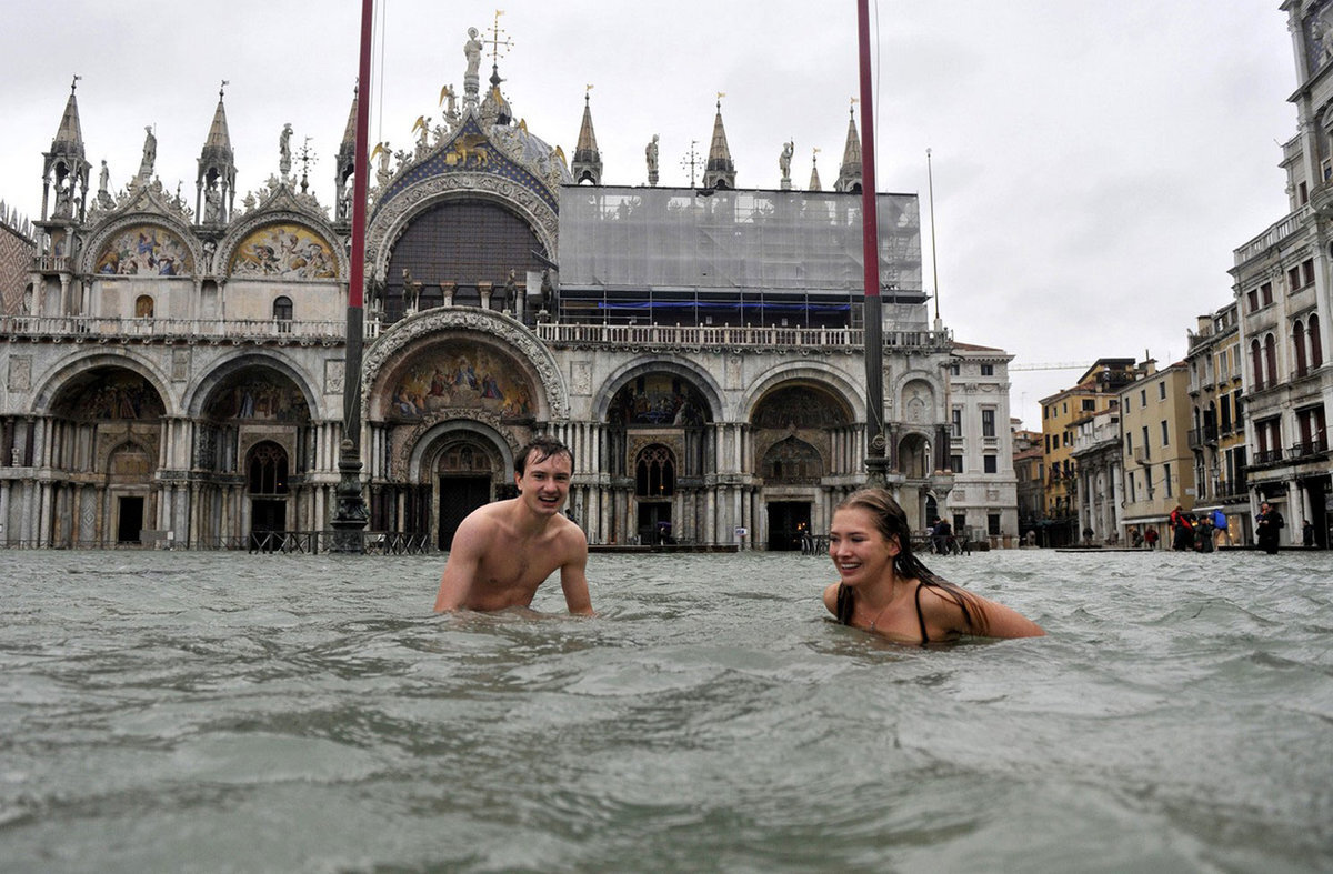 Жители уже привыкли к постоянным наводнениям 
