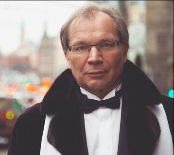 Российский пианист, народный артист России, лауреат международных конкурсов, президент Международного благотворительного фонда Юрия Розума, академик РАЕН, профессор Российской Академии музыки им. Гнесиных и Московского Государственного Института музыки им. Шнитке.