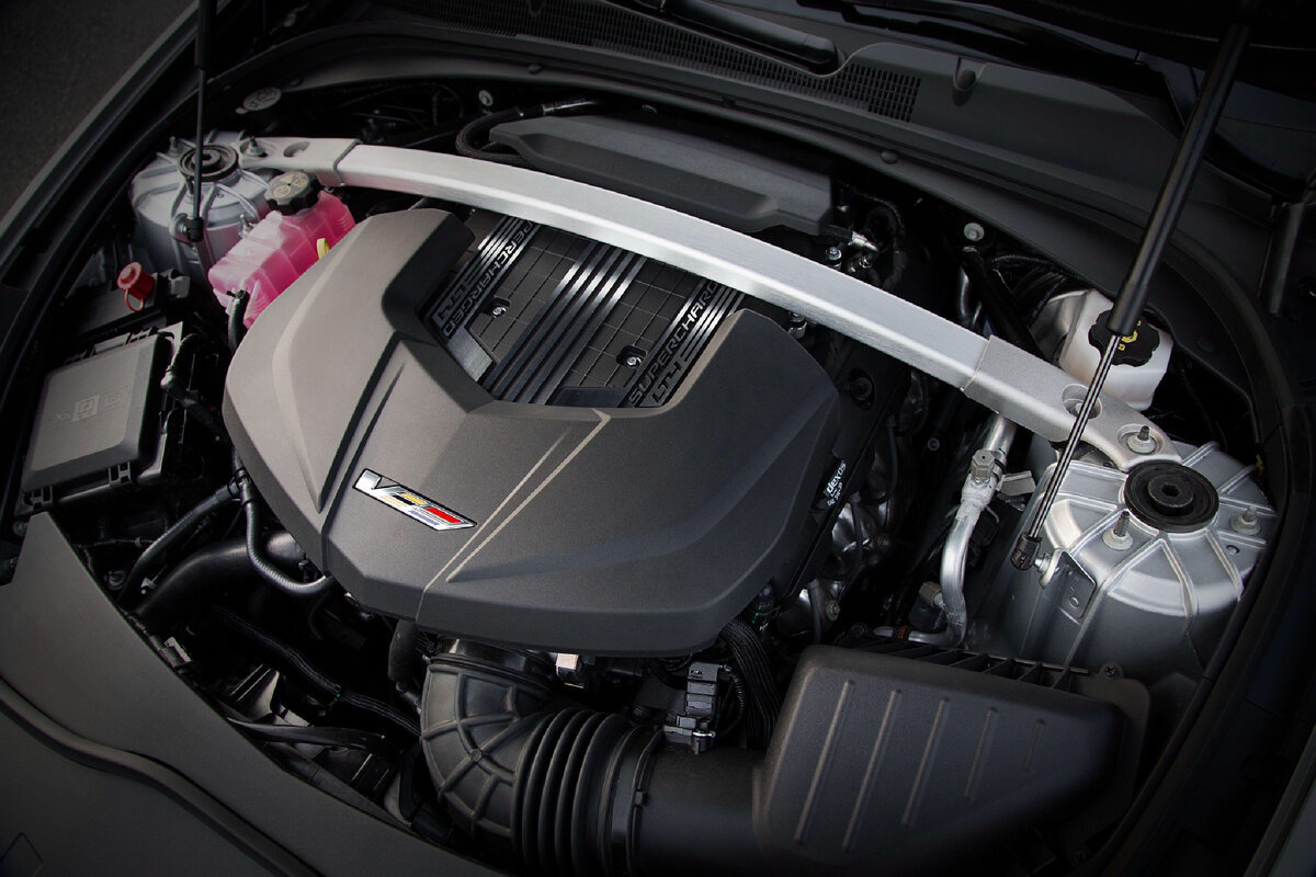 Подкапотное пространство “Cadillac CTS-V” 2016