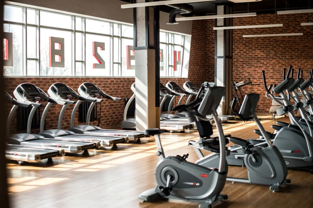 Все свои красногорск. Спортзал Красногорск. Fitness Красногорск. Тренажерный зал Красногорск. Фитнес центр Красногорск.