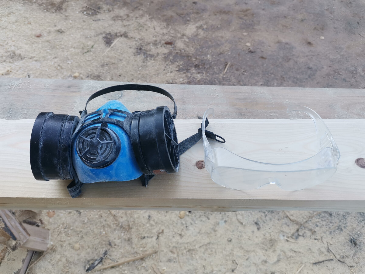 Маска для защиты от древесной пыли