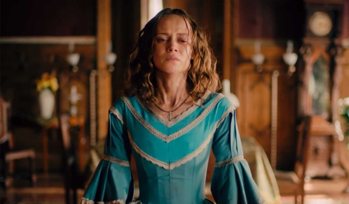 кадр из сериала "Крепостная"