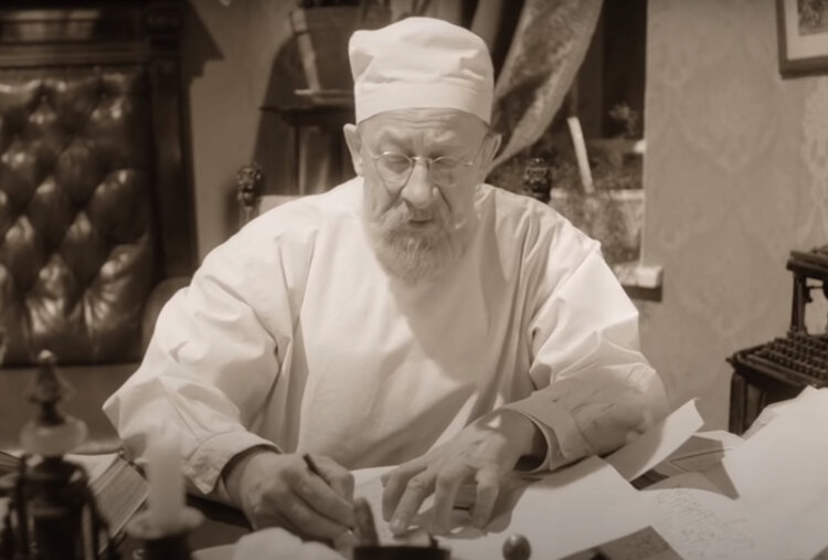 Обожаю Булгакова: «Мастера и Маргариту» люблю, «Идиота» перечитываю,  «Записки юного врача»  – это вещь! В квартире-музее на Андреевском Спуске, где жил Михаил Афанасьевич и творил «Белую гвардию» и сам был, и туристов водил, но, чтобы достаточно заурядное по меркам гения Булгакова (а-ля так и не признанных фантасмагорий Эдгара По или Джека Лондона) «Собачье сердце» спустя почти 70 лет так выстрелило?!..