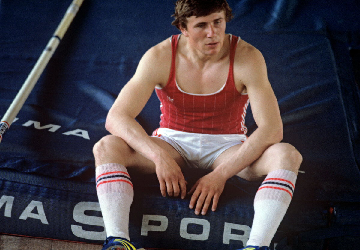 Сергей Бубка - непобедимый советский прыгун с шестом.