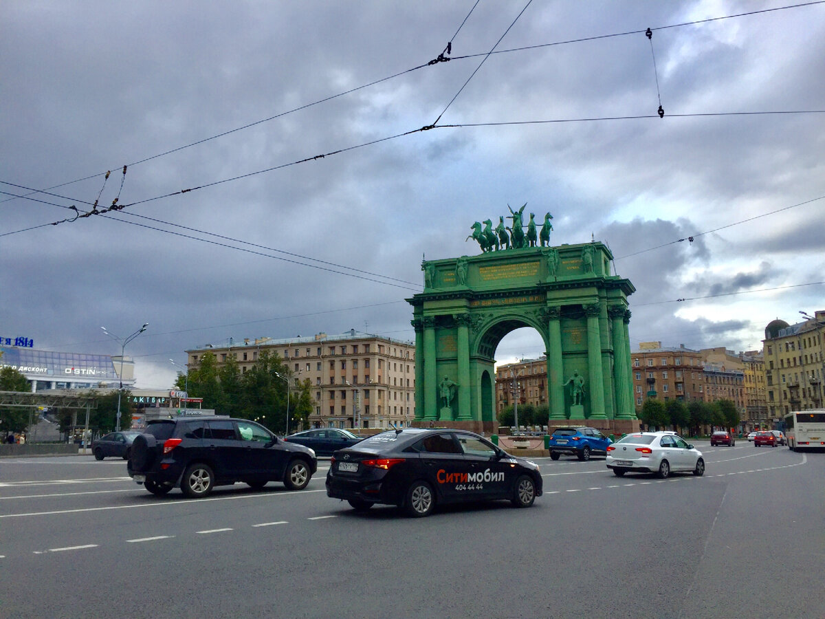 Арка! Такой красивой даже в самом Париже нет!