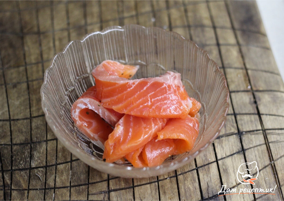 Салат с соленой красной рыбой - рецепт с фото на malino-v.ru