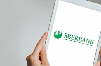 https://st3.depositphotos.com/33200684/36562/i/1600/depositphotos_365626894-stock-photo-sberbank-logo-on-iphone-screen.jpg