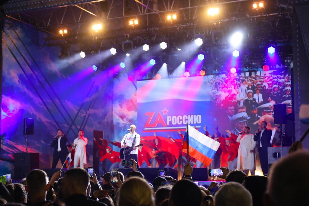 Концерты владивосток 2022 год. Патриотический концерт. Выступление патриотическое. Концерт на улице. Концерты Владивосток.