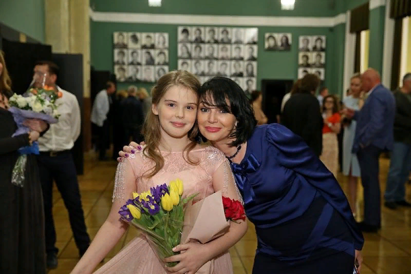 Евгения Абдулова с мамой Юлией Мешиной. Фото: соцсети