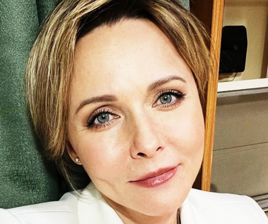     «Я игривая с этой прической»: Дарья Повереннова показала неожиданный образ на съемках