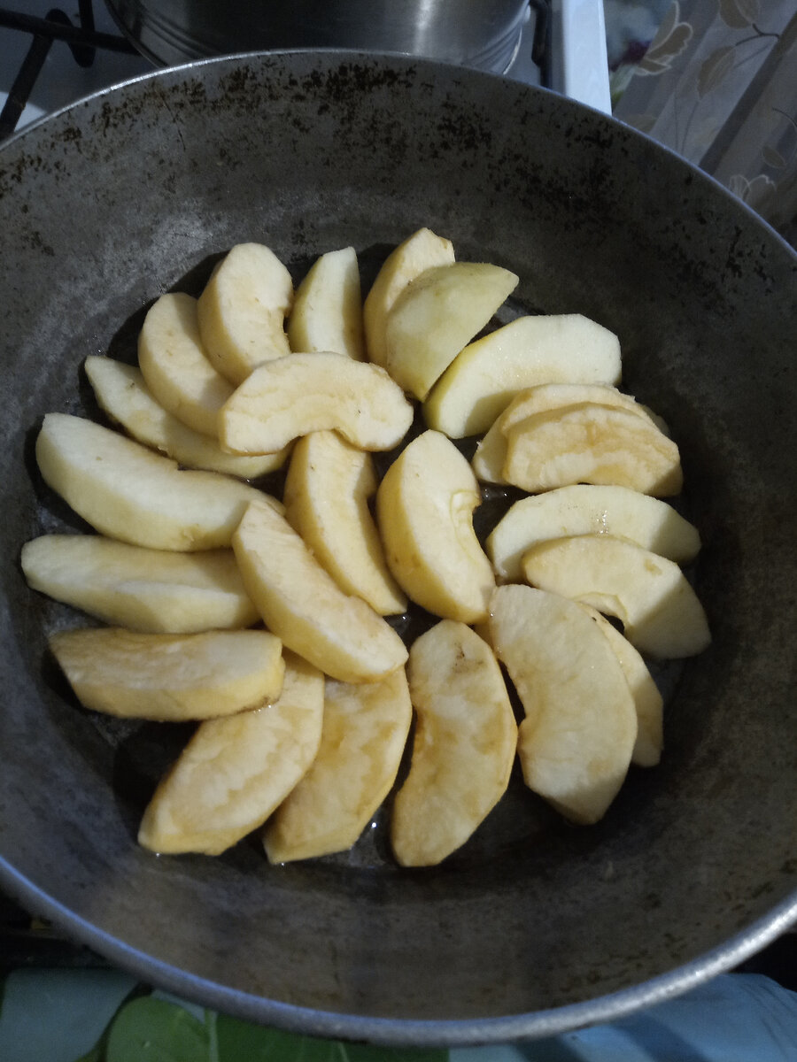 Яблоки в форме. Фото автора.