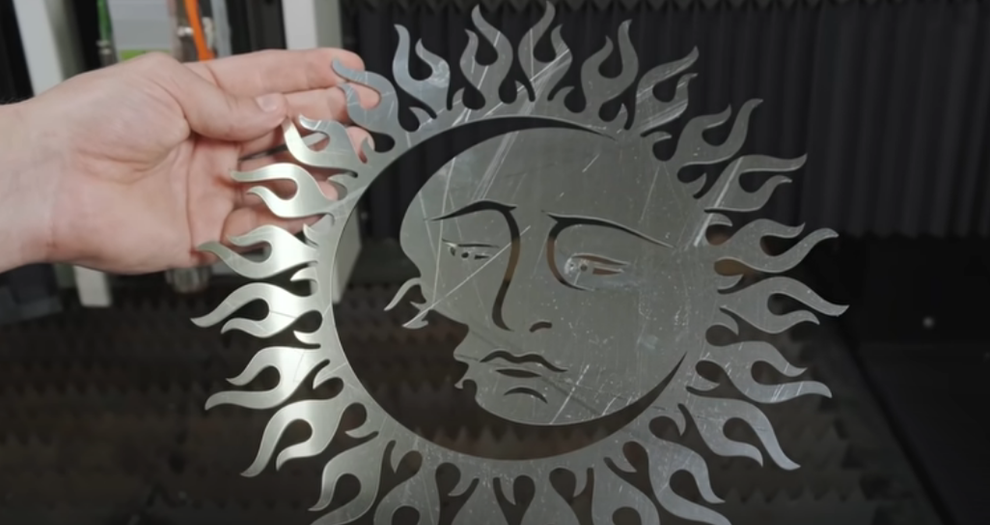 Недавно узнал о невероятных свойствах станка с лазерной головкой. Он может вытворять удивительные детали